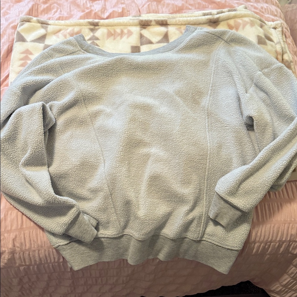 Buckle Light Gray V-Neck Sweater